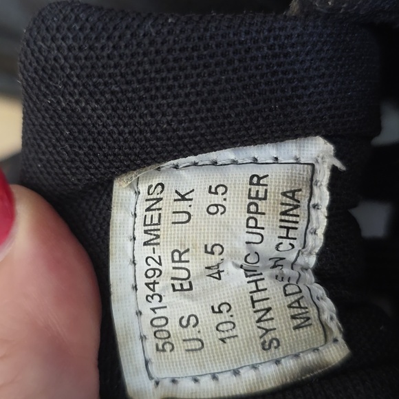 Levi's Miles Black Sneakers Classic Low-Top Design Size 10.5 - Picture 7 of 9